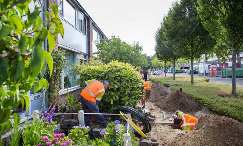 De gemeente Rucphen en Enexis Netbeheer hebben onlangs een intentiebrief ondertekend om de verzwaring van het elektriciteitsnet in de gemeente te versnellen. Met deze samenwerking zetten beide partijen een belangrijke stap richting een toekomstbestendig, betrouwbaar en duurzaam energiesysteem.